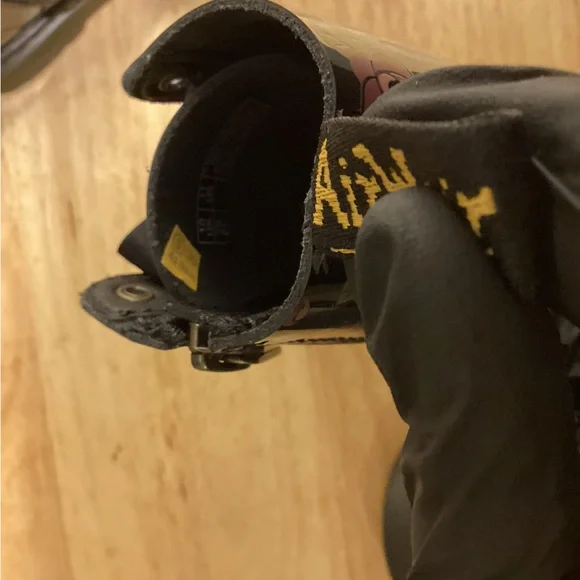 Dr. Martens Child Black Floral Combat Boots sz 11 in box - Picture 9 of 11